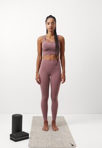 Nike Performance ZENVY HR 7/8 TGHT - Tights - smokey mauve