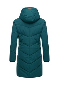 Grönblå vadderad vinterjacka med huva, med ett sicksackmönster. Långa ärmar och höftlång modell. Slät, matt yta.