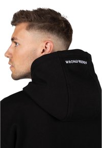 Wrong Friends NAMEN  - Felpa con cappuccio - black