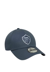 Marineblaue Baseball-Cap aus Stoff mit einer runden Krone, die ein gesticktes Wappenlogo mit "ROMA 1927" und einem flachen Schirm zeigt. Verstellbare Passform.