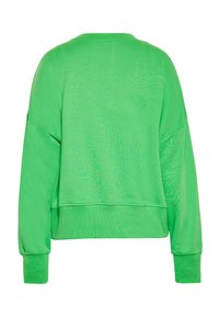 Sudadera verde con un corte relajado, cuello redondo y hombros caídos. Hecha de una tela suave, con puños y dobladillo inferior acanalados.