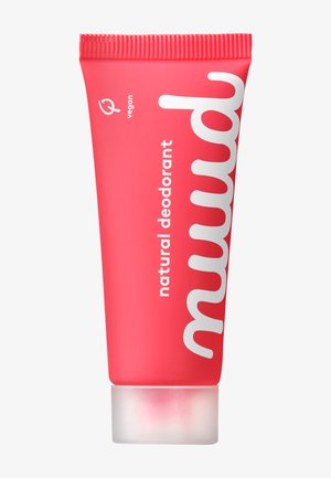 Helle Koralltube des Mumud Naturdeos mit weißem Text und Vegan-Symbol, steht aufrecht mit einem mattierten Deckel vor weißem Hintergrund.