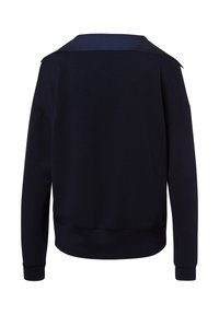 Donkerblauwe sweatshirt met een contrasterende kraag, ontspannen pasvorm, ribgebreide manchetten en zoom. Zachte textuur, minimale details op de achterkant.