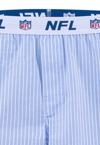 Blau-weiß gestreifte Boxershorts mit einem weißen Bund, der das NFL-Logo und Text in Marineblau zeigt.
