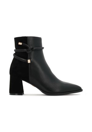 SERINA - Støvletter - black