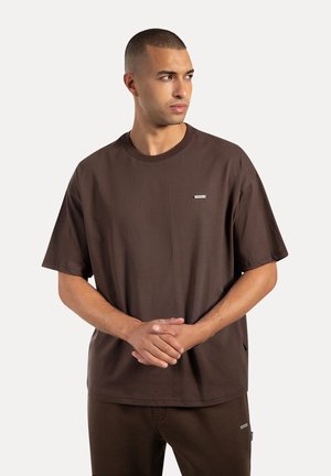 CEDRIK - T-shirt basique - braun