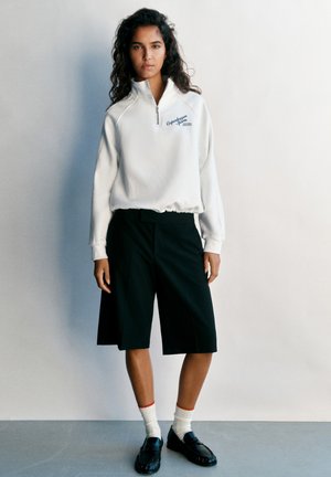 PULL&BEAR, QUARTER-ZIP WITH GRAPHIC - SWEATSHIRT - Sweatshirt - white