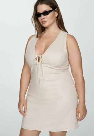 Beiges ärmelloses Kleid mit tiefem V-Ausschnitt und Bindebanddetails an der Vorderseite. Glattes Material mit figurbetonender Silhouette, knielanger Schnitt.