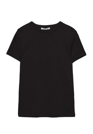 Czarny, bawełniany t-shirt z krótkim rękawem, okrągłym dekoltem, standardowym krojem i widoczną metką wewnątrz przy szyi.