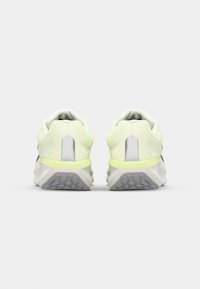 Nike Performance AIR WINFLO 11 - Scarpe da corsa su strada - sail/metallic silver/barely volt/volt/summit white/college grey