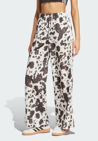adidas Originals COW PRINT SATIN WIDE LEG - Calças de fato de treino - multicolor off white