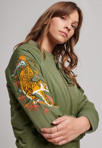 Superdry & Co VINTAGE MILITARY - Bomberjacks - olive khaki