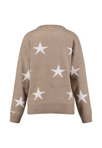 Beiger Strickpullover mit großem weißen Sternenmuster, weitem Halsausschnitt und langen Ärmeln. Besitzt einen gerippten Saum und dezente Markenkennzeichnung am Ärmel.