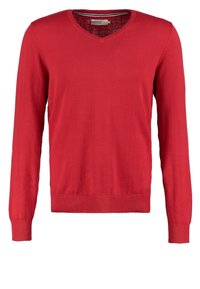 Pull rouge à manches longues en V, fabriqué dans un tissu lisse, avec un ourlet et un poignet côtelés, présentant une texture subtile et sans motifs visibles.