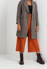Vero Moda Curve Klasyczny płaszcz