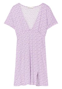 Robe lavande à manches courtes avec encolure en V, motif floral marguerite blanche, taille cintrée et fente avant sur la jupe.