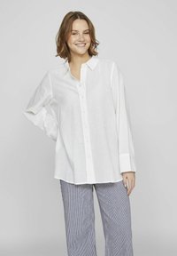 VILA LOOSE FIT - Overhemdblouse - bright white