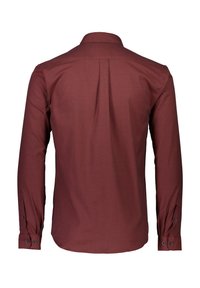 Bordeaux lange mouw shirt met een knoopkraag, featuring een gladde textuur, rugplooien en manchetten met twee knopen.
