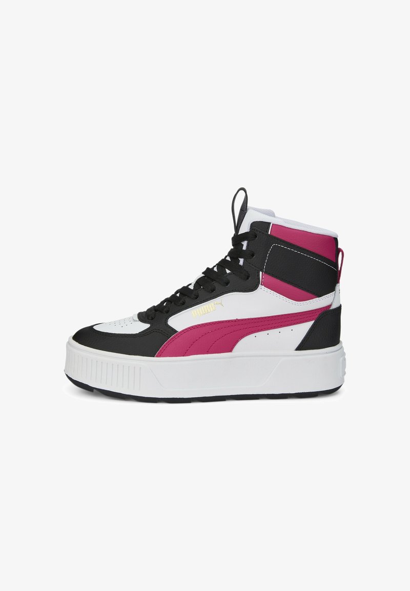 Baskets montantes en blanc, noir et magenta avec une semelle épaisse blanche, des lacets noirs, et des languettes sur le talon et la languette.