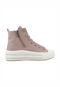 Zapatillas altas de lona beige con suelas de goma blanca, detalles en rosa, cremallera lateral y diseño clásico de cordones. Base plana y texturizada para una mejor tracción.