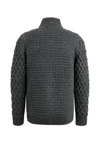 Chaleco de punto gris oscuro con un cuerpo texturizado, puños acanalados en contraste y un cuello alto. Presenta un patrón en zigzag en las mangas.