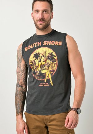 JP1880 CHEST PRINT, VINTAGE LOOK, UP TO 8 XL - Top - black