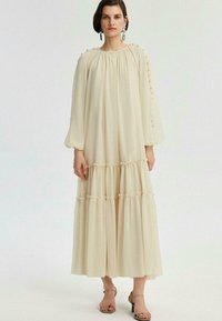 Touché Privé WITH PEARL BUTTON DETAIL - Maxi-jurk - cream