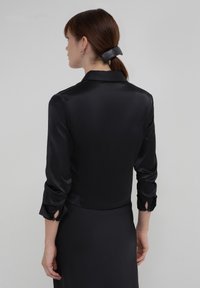 Calliope CROP IN SIMIL - Camicia - noir