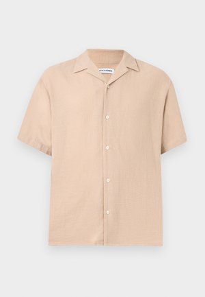 Beež lühikeste varrukatega meeste nööpidega särk, millel on laagri krae, viis nööpi ja kerge tekstuuriga kangas.