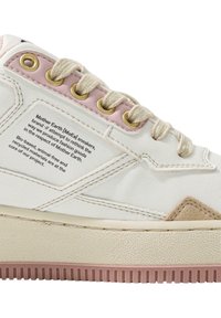 White leather sneaker with a pink lace panel, gold eyelets, and a textured beige midsole. Features a printed label on the side.