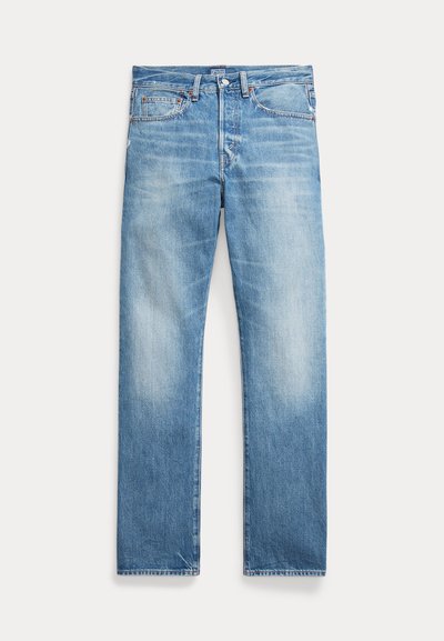 Světle modré džíny se rovnými nohavicemi, mírným vyblednutím, pětikapsovým designem a viditelnou značkou Polo na pásku.