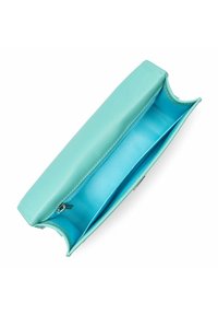 Portafoglio in pelle color menta con una texture liscia, dotato di una tasca con zip e un ampio interno foderato in satin, che presenta due scomparti.