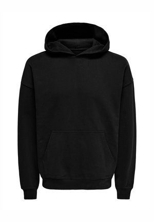 Svart hettegenser med frontlommetype kenguru, ribbede mansjetter og nederkant; laget av et mykt, teksturert stoff. Minimalistisk design.