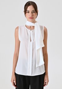 Unausgewählt, white