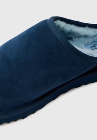 UGG CLASSIC SLIP ON - Mules - deep ocean