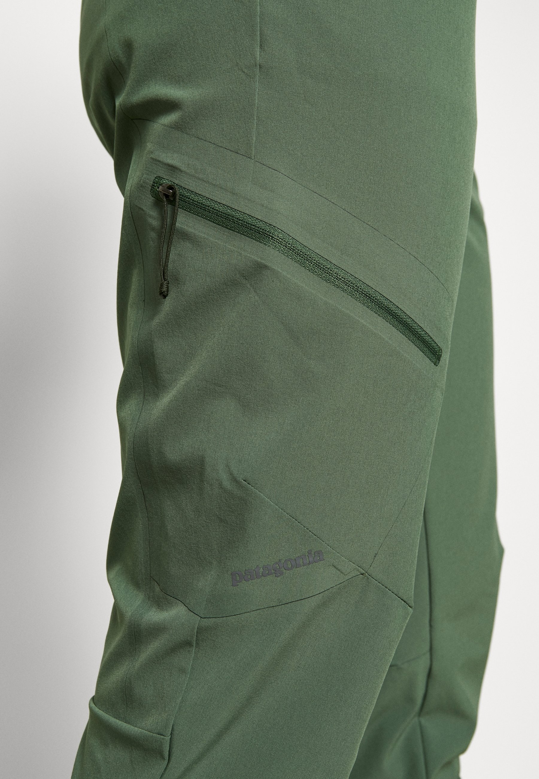 Patagonia CHAMBEAU ROCK PANTS Bukse camp greengrønn Patagonia CHAMBEAU ROCK PANTS Bukse camp greengrønn
