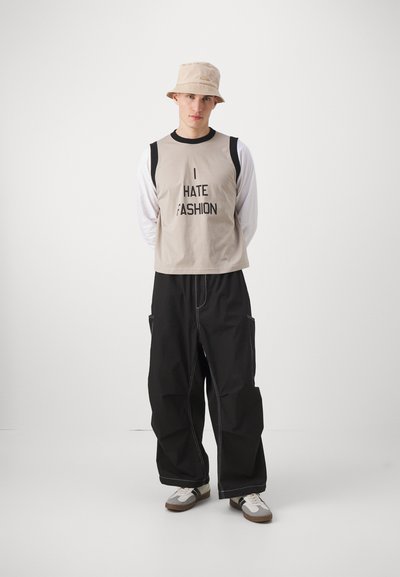 Sunnei I HATE FASHION - Hosszú ujjú felső - white