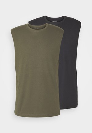 To sleeveless t-shirts i oliven grøn og sort, med rund halsudskæring og blødt, åndbart stof med en afslappet pasform.