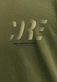 Jack & Jones GEDRUCKT RUNDHALS - T-shirt con stampa - cypress