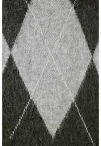 - Sweter