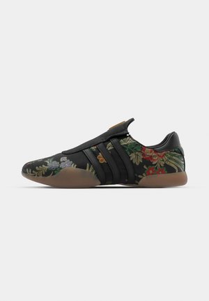 adidas Originals TAEKWONDO MEI - Slipper - core black/gold metallic