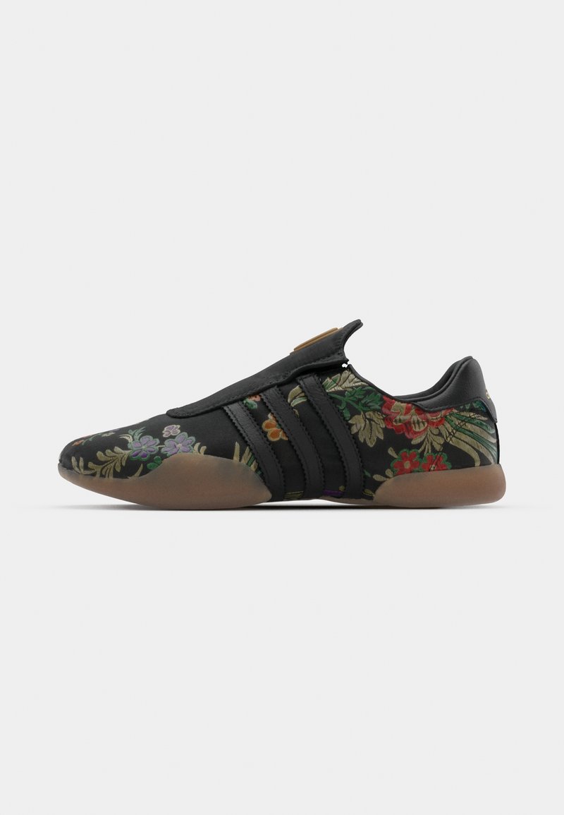 adidas Originals TAEKWONDO MEI - Scarpe senza lacci - core black/gold metallic