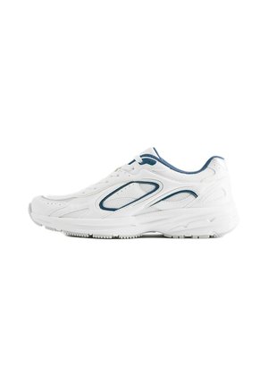 Biały sportowy sneaker z niebieskimi wykończeniami, panelami z siateczki i gumową podeszwą, pokazany z boku na białym tle.