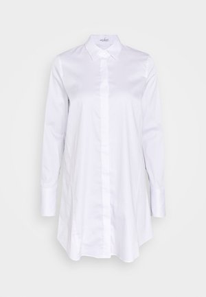 Chemise blanche à manches longues avec col classique, coupe droite et légère brillance. Comprend une patte de boutonnage complète à l'avant et des poignets.
