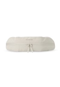 Trousse à crayons zippée en matériau texturé blanc cassé, avec des bords arrondis et deux petites tirettes de zip avec le logo de la marque imprimé à l'avant.