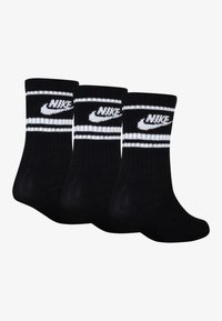 Sort bomuldssokkesæt med ribbet struktur, hvide striber og et centralt Nike-logo. Sættet indeholder tre par.