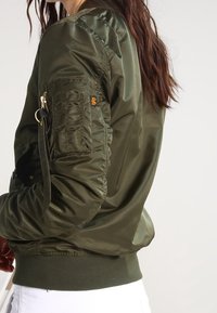 Alpha Industries Giubbotto Bomber - dark green