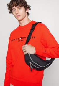 Tommy Hilfiger LOGO - Camisola - acid orange