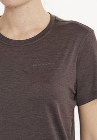 Endurance MAJE - T-shirt till träning - black bean