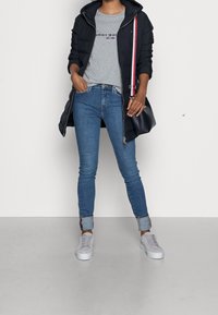 Tommy Hilfiger Camiseta estampada - grey